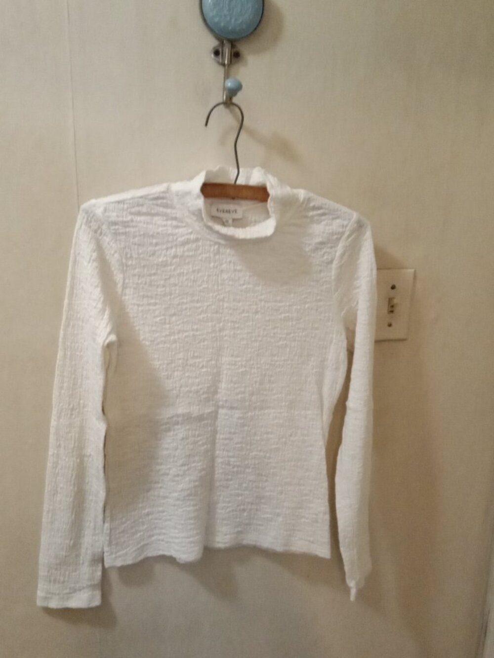 Evereve Sz XS white textured material Mock neck long sleeve top - Picture 5 of 5